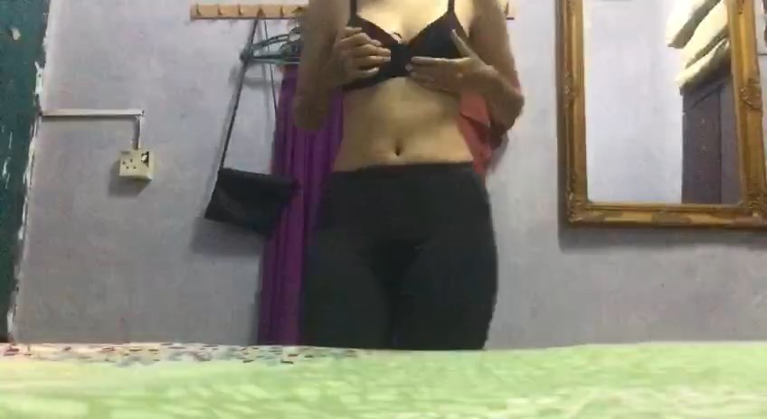 Scha Janda Aduhai Pamer Bh Hitam